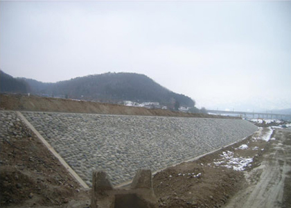 片貝川河川総合交付金（布施川工区）護岸第一工区工事