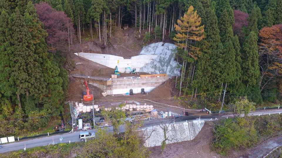 緊急治山「明日」渓間工事